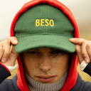 GORRA BESO OREJERAS