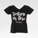 CAMISETA ROBAME UN BESO CUELLO PICO