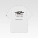 Parte trasera de la camiseta blanca Otro Verano en el Paraíso de Beso Beach para hombre con diseño gráfico inspirado en el lifestyle mediterráneo